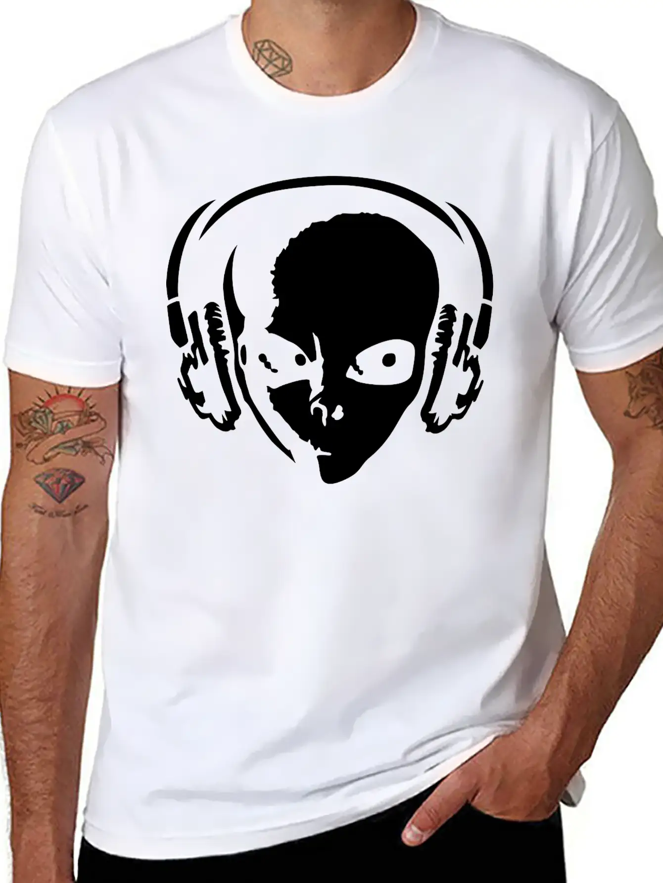 Alien With Headphones Comfortable Minimalist Graphic Tee – Summer Style Essential
