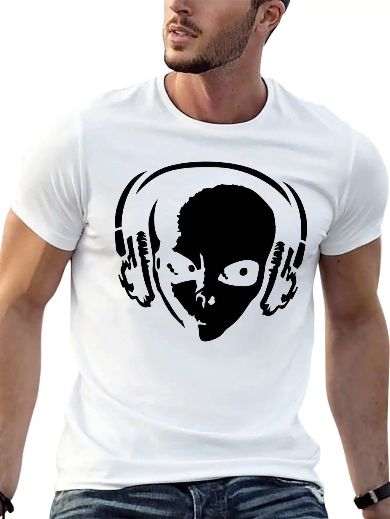 Alien With Headphones Comfortable Minimalist Graphic Tee – Summer Style Essential