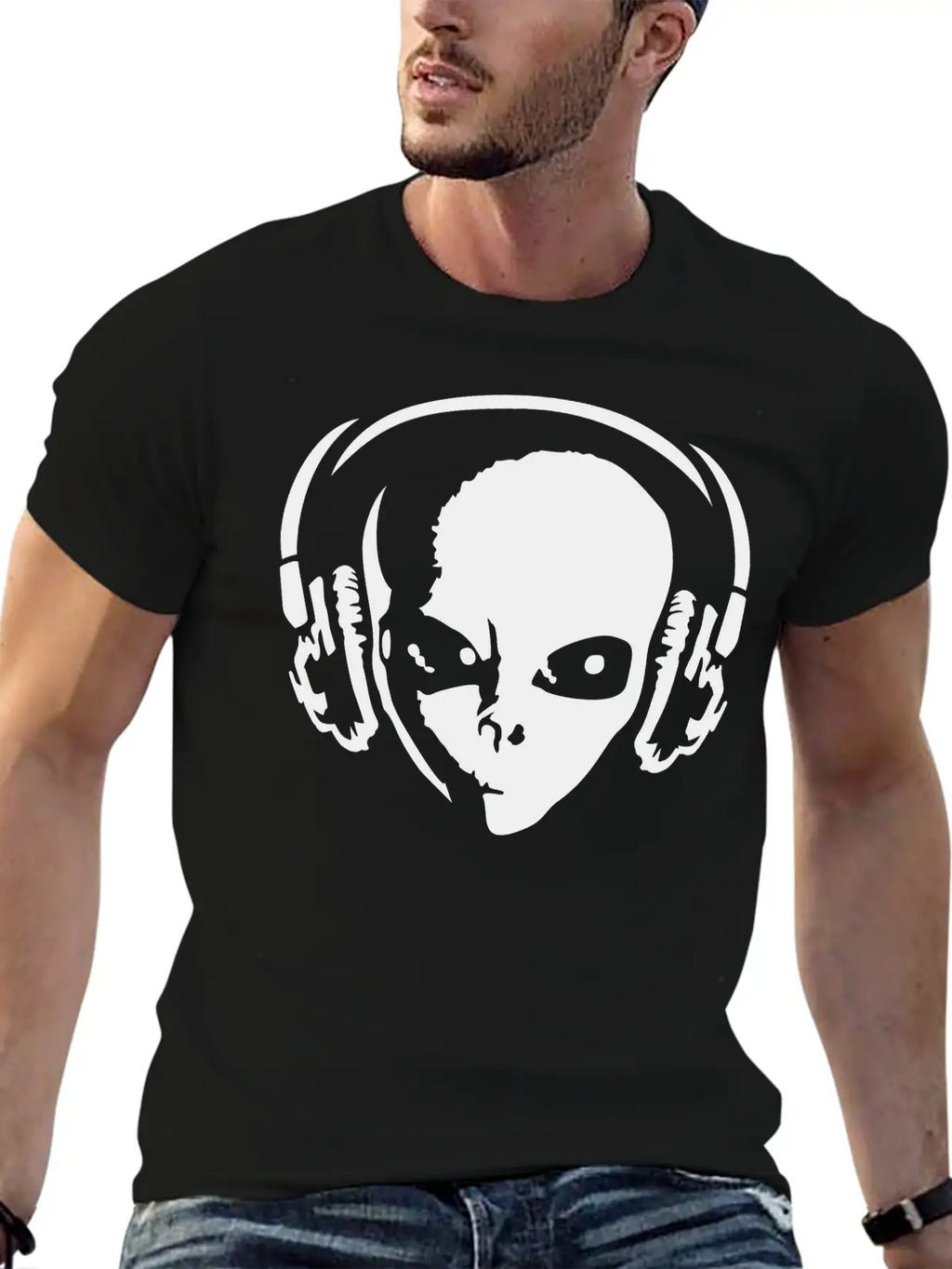 Alien With Headphones Comfortable Minimalist Graphic Tee – Summer Style Essential