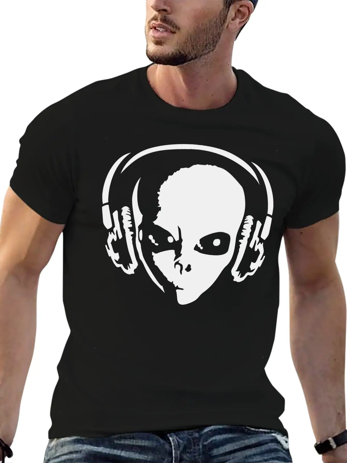 Alien With Headphones Comfortable Minimalist Graphic Tee – Summer Style Essential