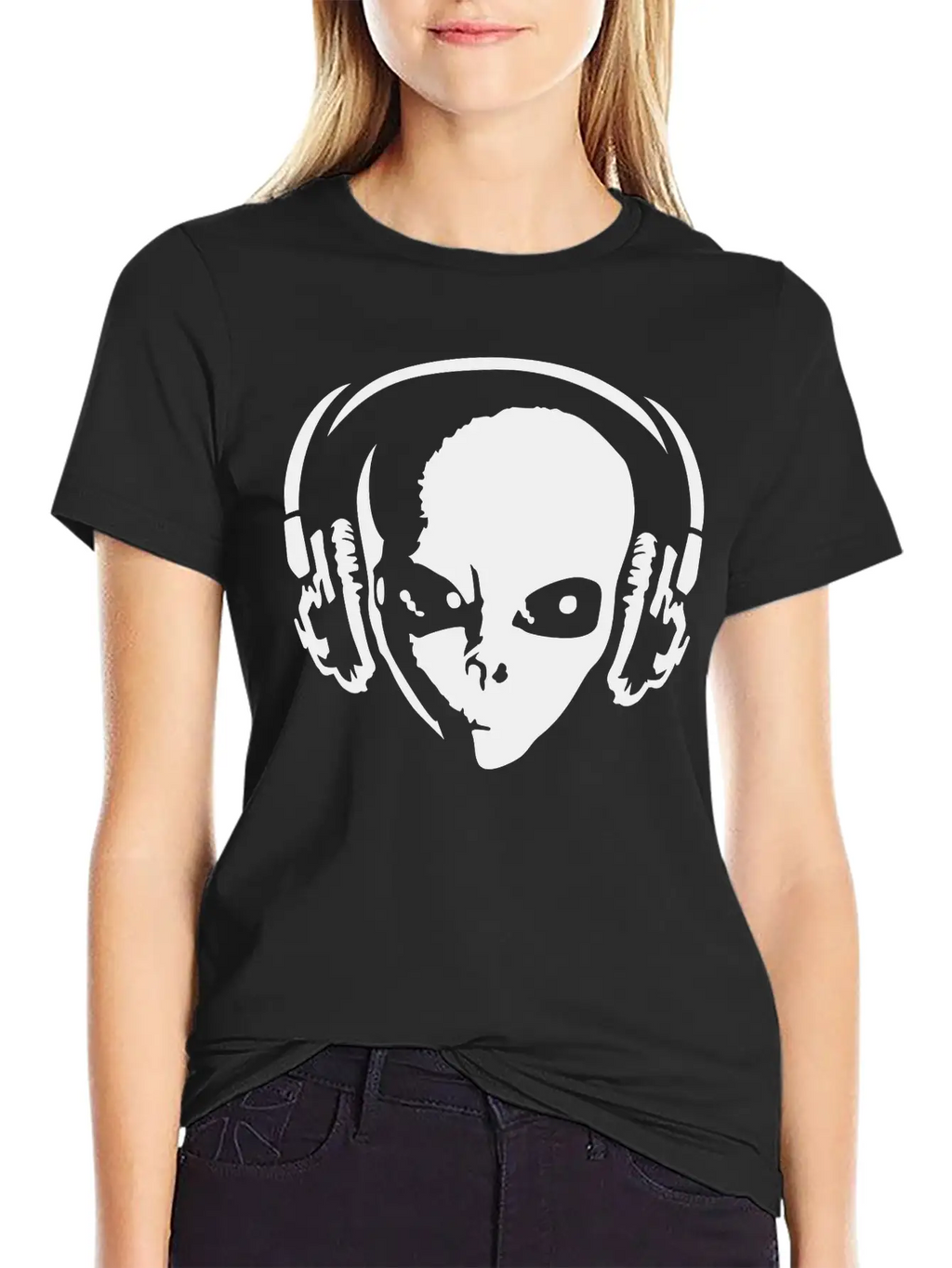 Alien With Headphones Comfortable Minimalist Graphic Tee – Summer Style Essential