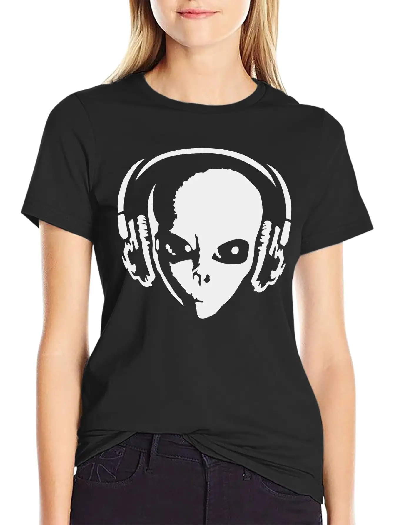 Alien With Headphones Comfortable Minimalist Graphic Tee – Summer Style Essential